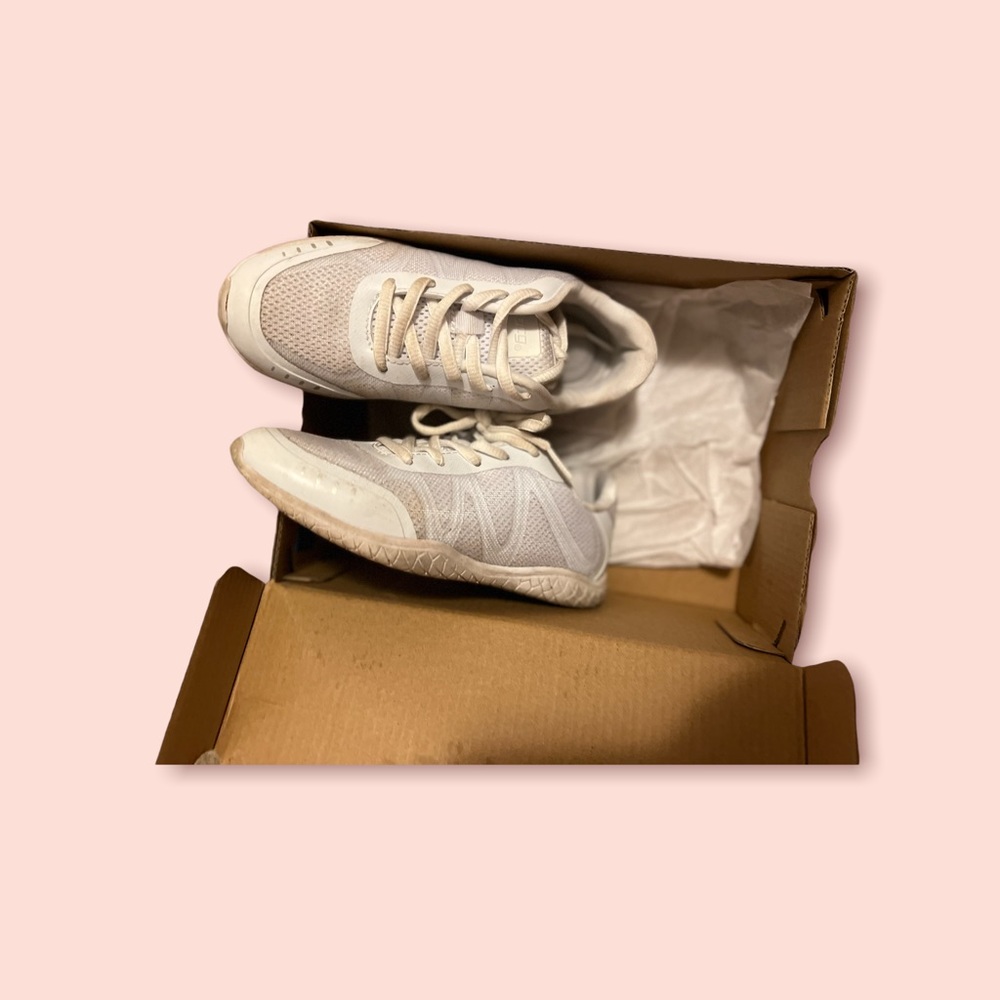 Youth cheer shoes